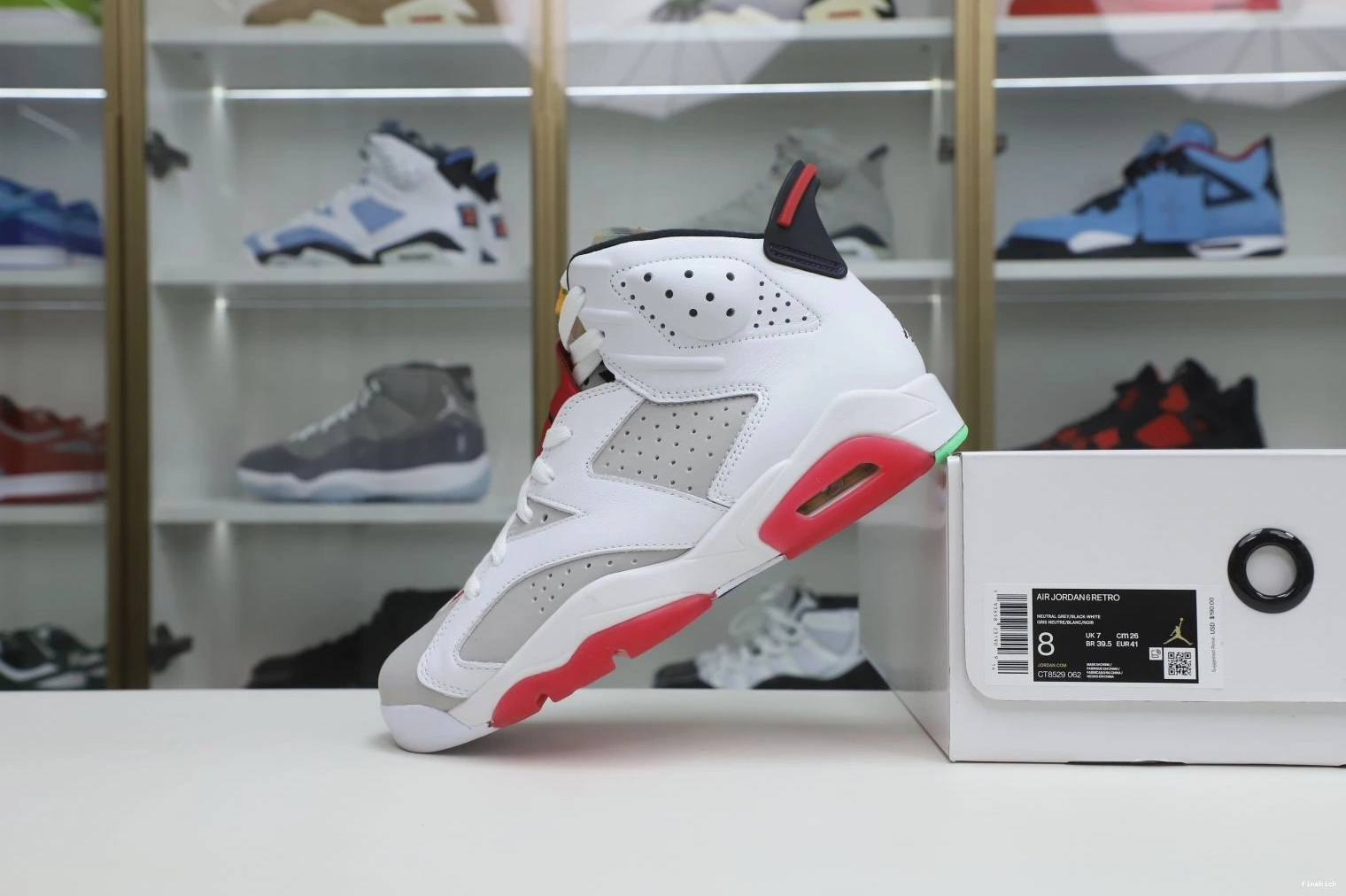 NEUTRAL GREY JORDAN RETRO 6 AIR 1030